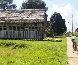 Villa etnica en Amacayacu Fuente: flikr.com por Dave Lonsdale